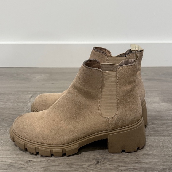 Howler Boot in Sand Suede
STEVE MADDEN - Picture 4 of 5